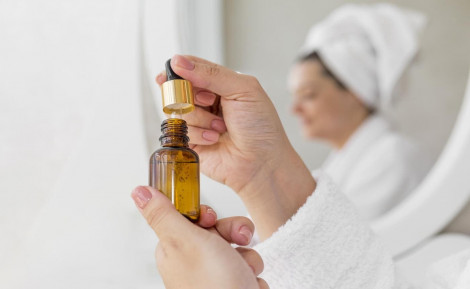 Huile prodigieuse : pourquoi est-elle devenue incontournable en parapharmacie ?